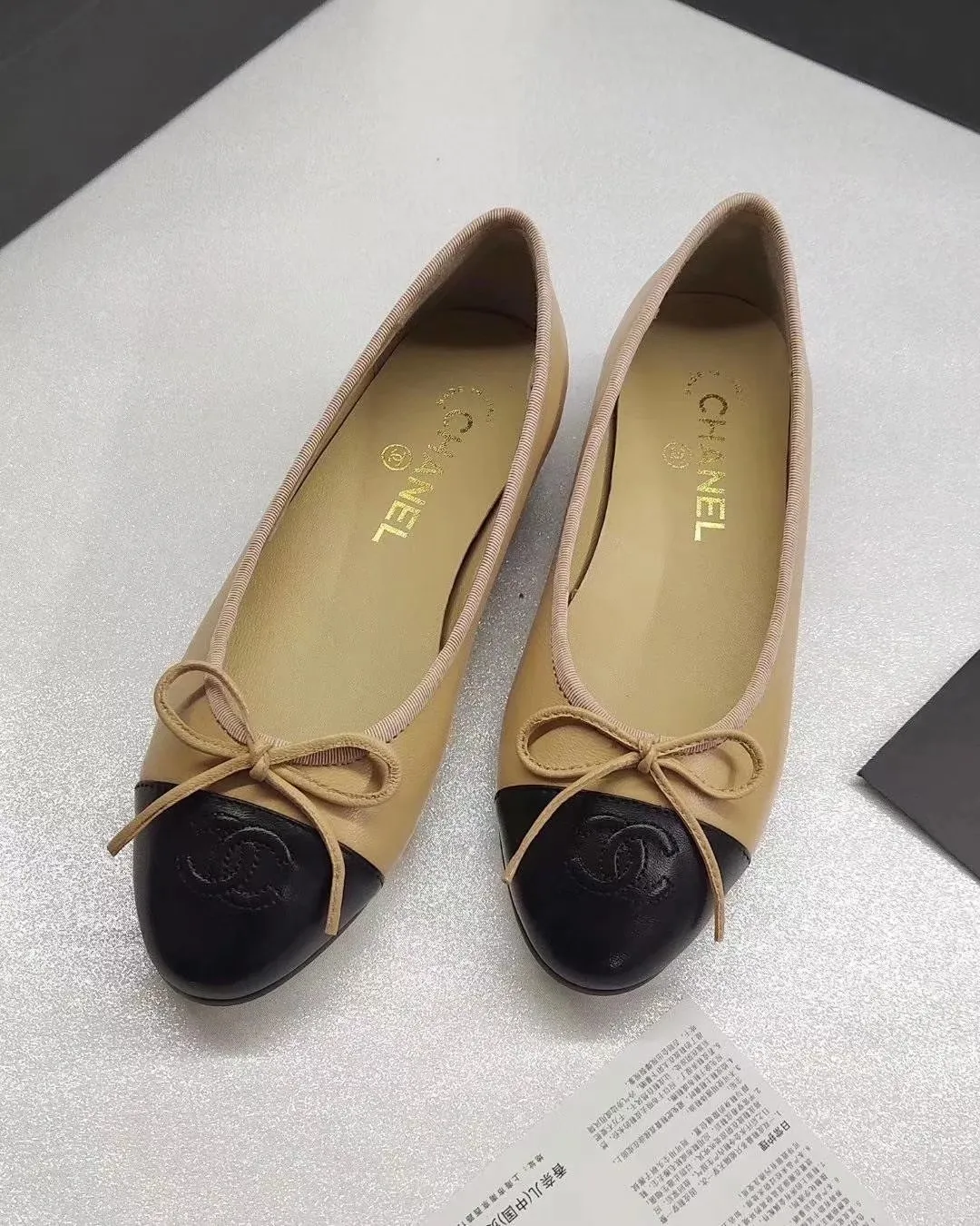 👟👟Ex-factory price 440👟👟 Chanel Chanel, ballet shoes, fashionable items, timeless classics, maintaining elegance. Exquisite style can be seen everywhere on the feet of celebrities and Internet celebrities. Luxury, replica of the popular original that will never fade away, upper; imported mixed sheepskin, inner sheepskin, size 35-41, genuine leather sole. There are too many colors for this type of fabric, please come to us for enquiries.